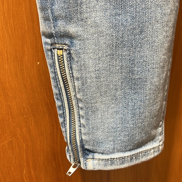 White House/Black Market womens size 2 Skinny crop jeans with zippers at ankle. - Picture 4 of 5